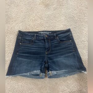 American Eagle women’s midi shorts